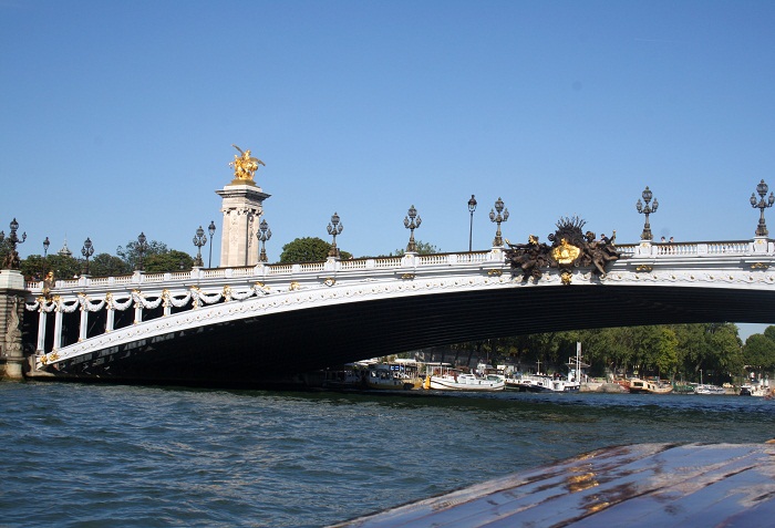 Vintage Boat Tour of the Seine, Paris | cheriecity.co.uk